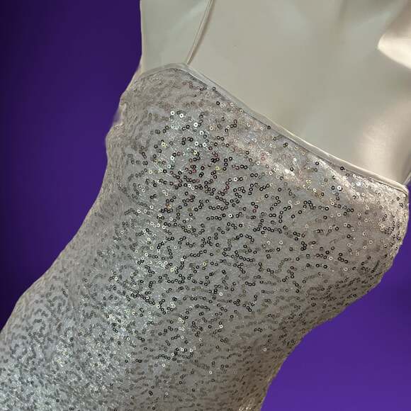 New Steppin Out Sequined Bodycon Mini Dress Womens Size 11/12 Silver Prom Formal - Picture 5 of 11
